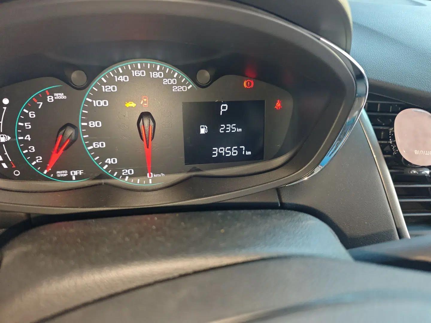 Chevrolet Trax 2018 330T Automatic Two-Wheel Drive Elite Model — миниатюра 11