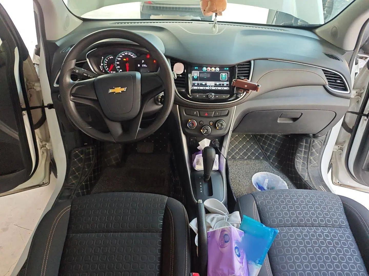 Chevrolet Trax 2018 330T Automatic Two-Wheel Drive Elite Model — миниатюра 18