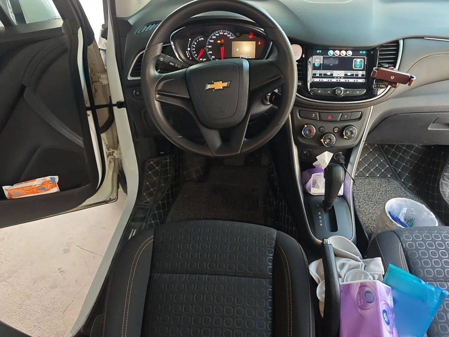Chevrolet Trax 2018 330T Automatic Two-Wheel Drive Elite Model — миниатюра 9