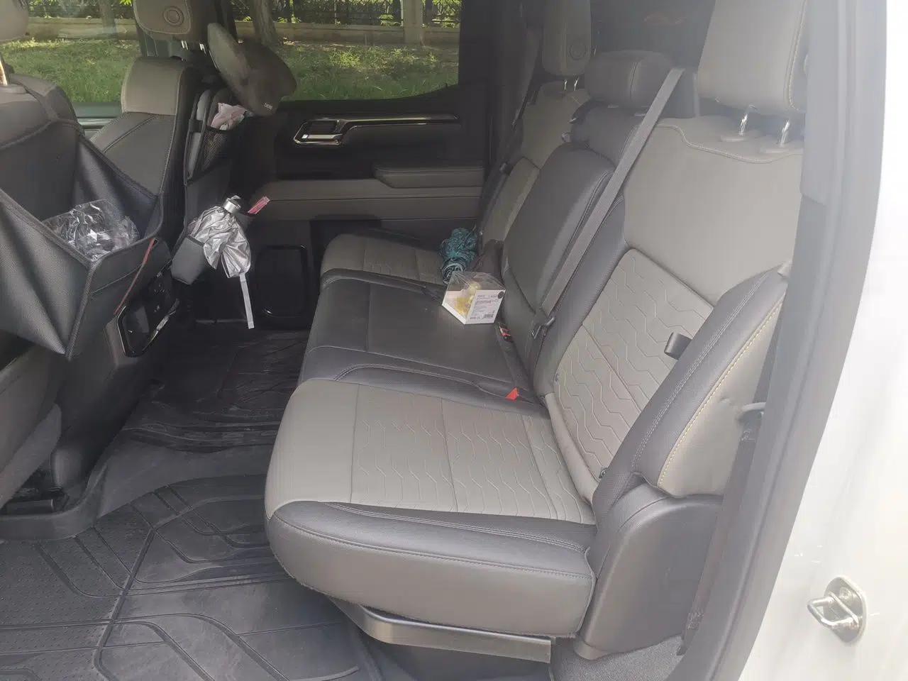 Chevrolet Silverado Silverado 5‑Seater 6.2L Automatic with Sunroof Pickup — миниатюра 17