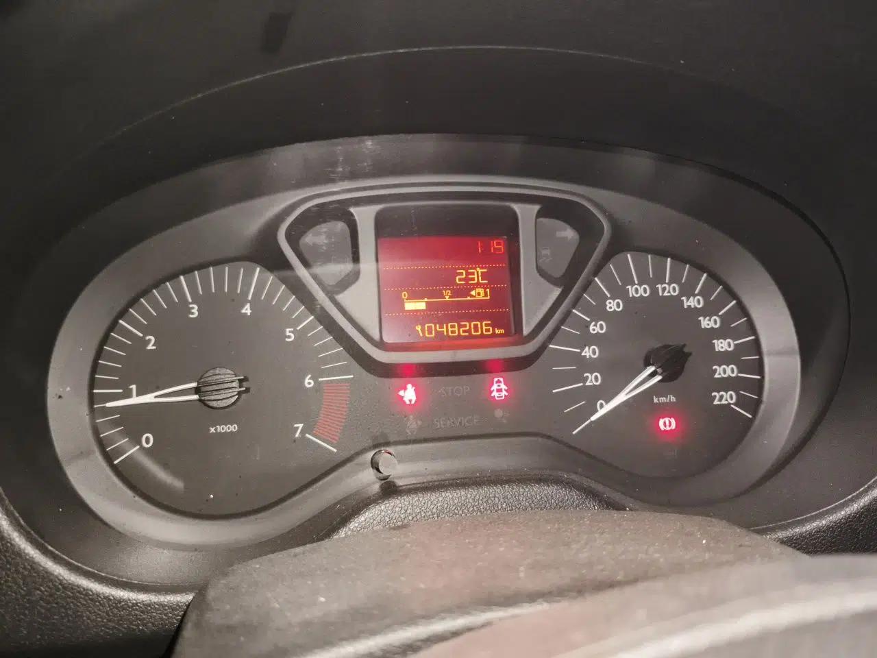 Citroen Elysee 2014 1.6L Manual Fashion Edition — миниатюра 11
