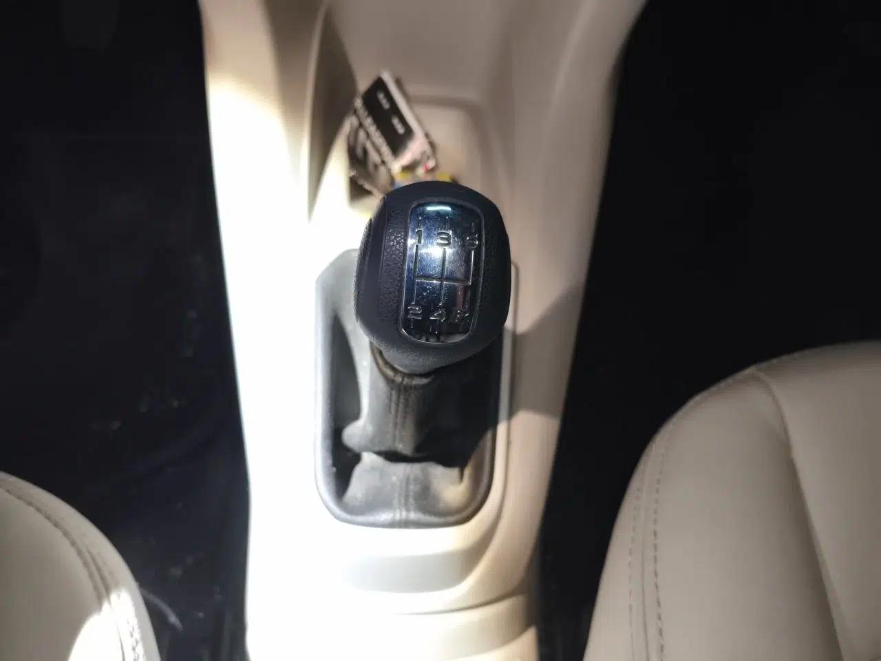 Citroen Elysee 2014 1.6L Manual Fashion Edition — миниатюра 14