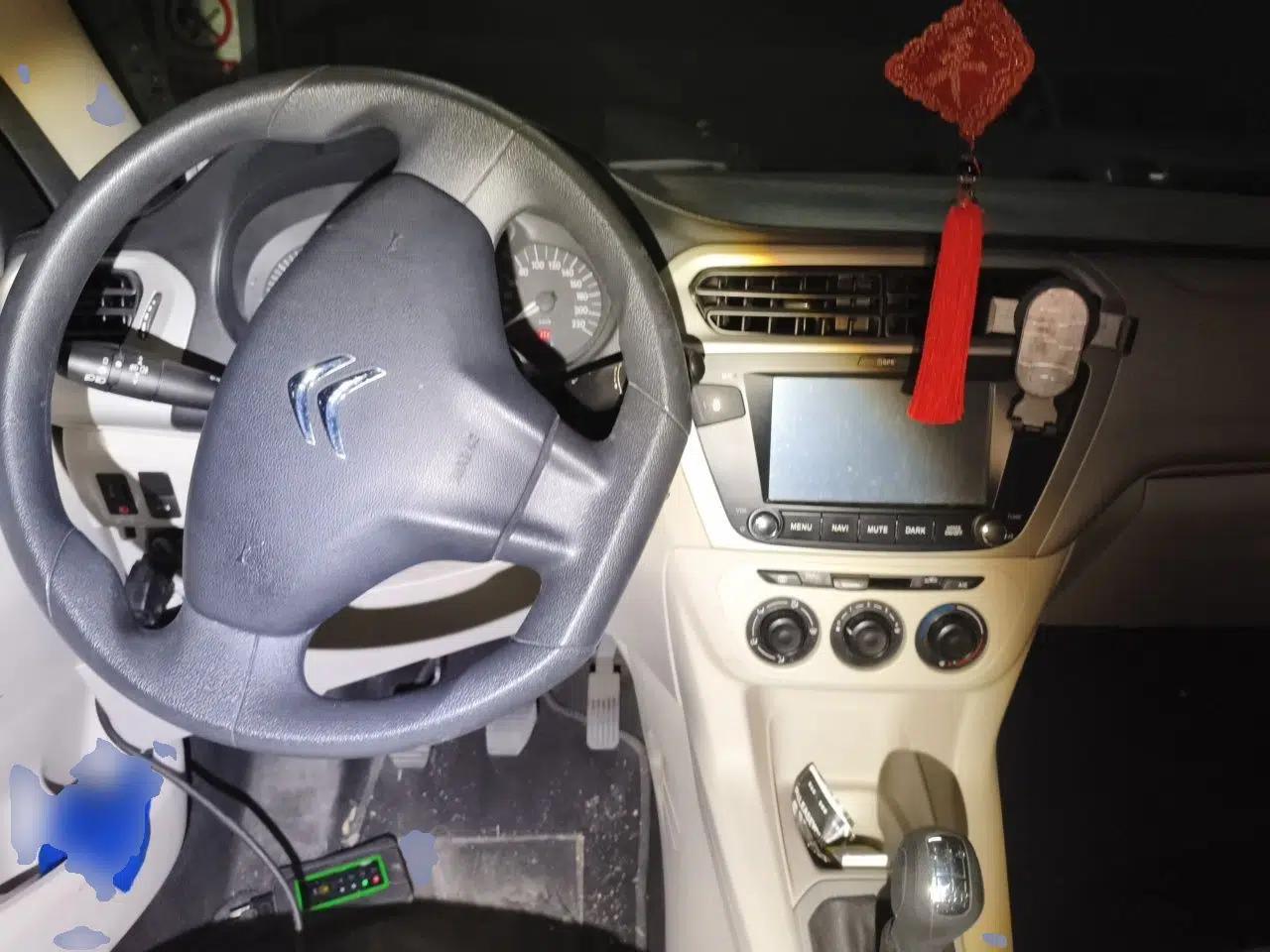 Citroen Elysee 2014 1.6L Manual Fashion Edition — миниатюра 9