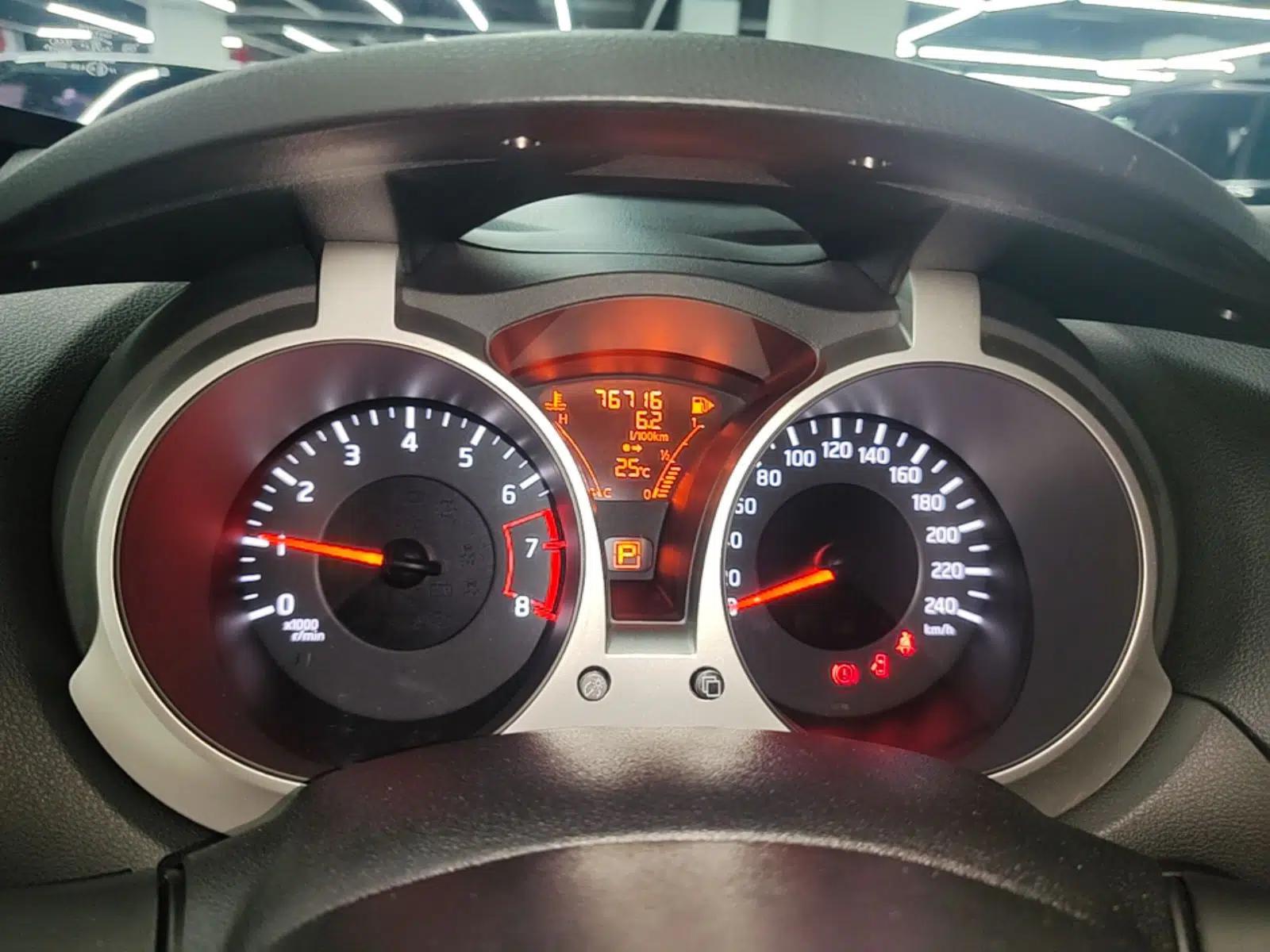 Infiniti ESQ 2014 1.6L Spontaneous Edition — миниатюра 19