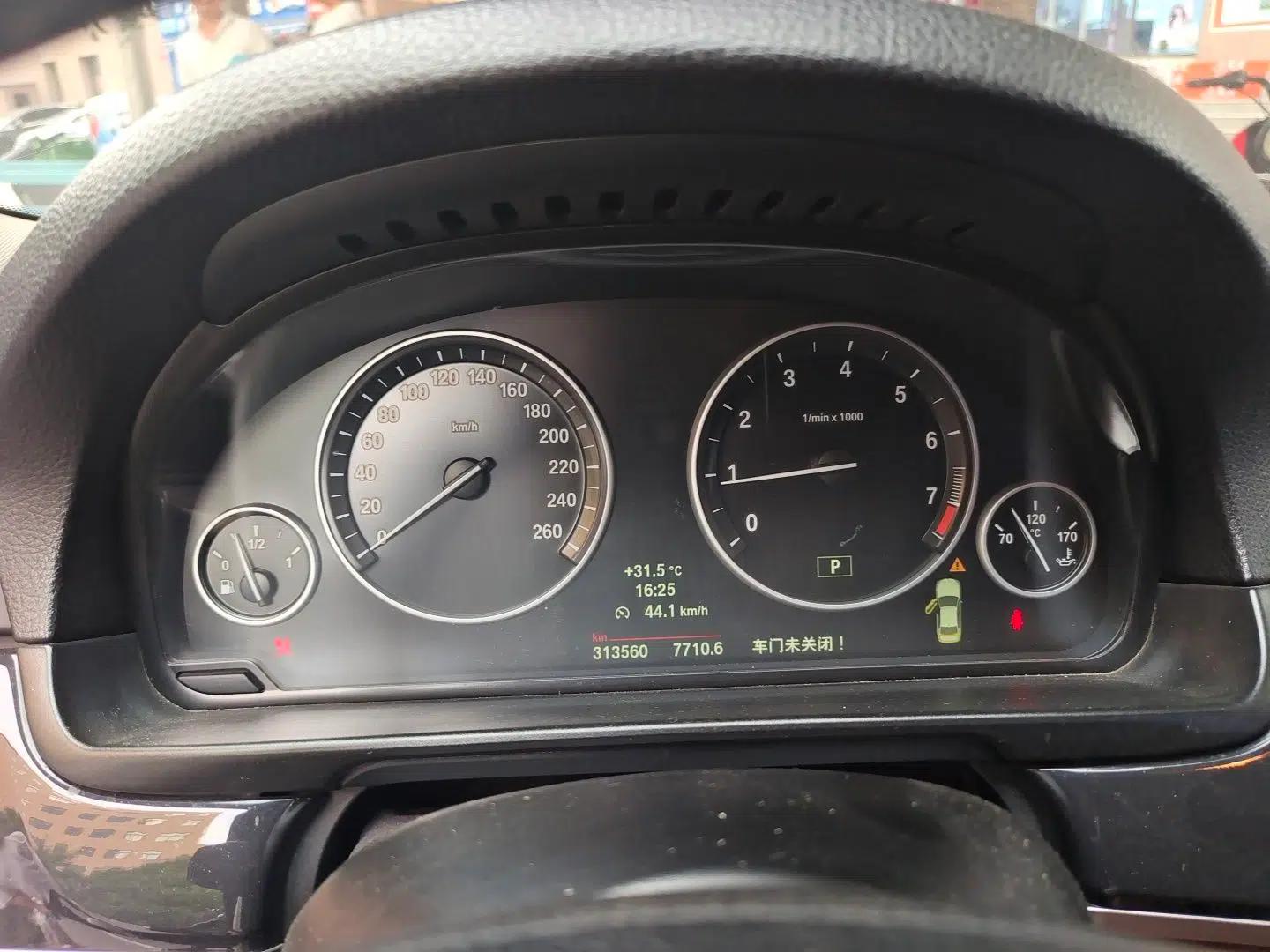 BMW 5 Series 2013 520Li Elegant Edition — миниатюра 11