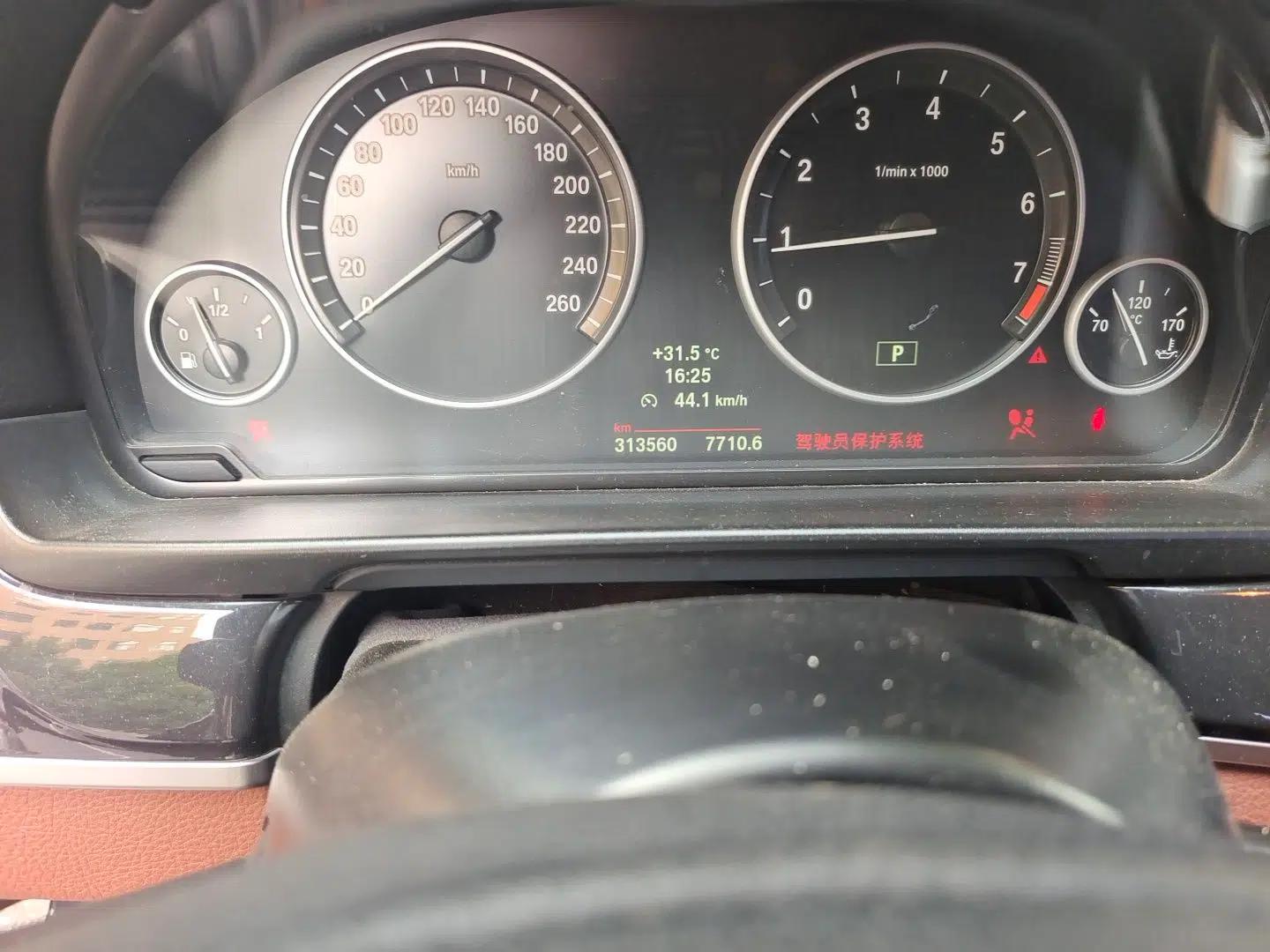 BMW 5 Series 2013 520Li Elegant Edition — миниатюра 12