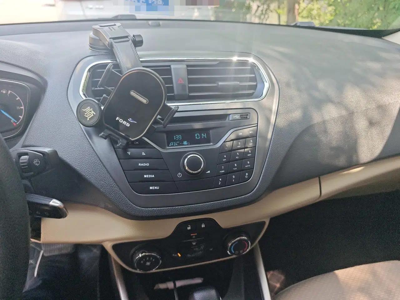 Ford Escort 2017 Revised Version 1.5L Automatic Comfort Edition — миниатюра 13