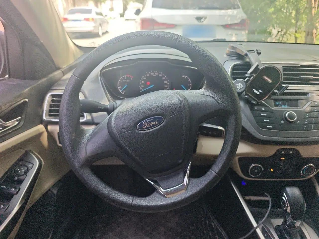 Ford Escort 2017 Revised Version 1.5L Automatic Comfort Edition — миниатюра 10