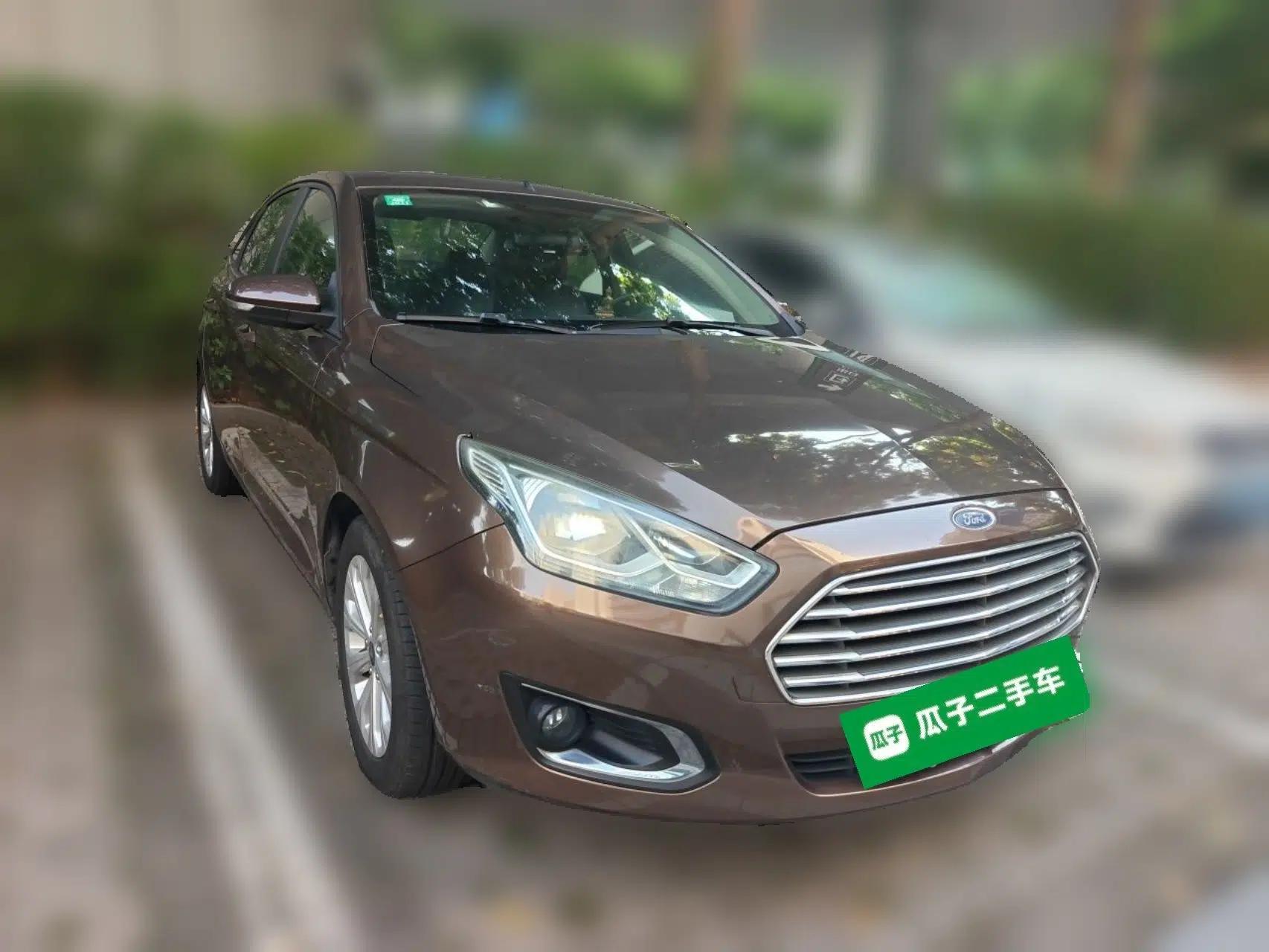 Ford Escort 2015 1.5L Automatic Fashion Model — миниатюра 3