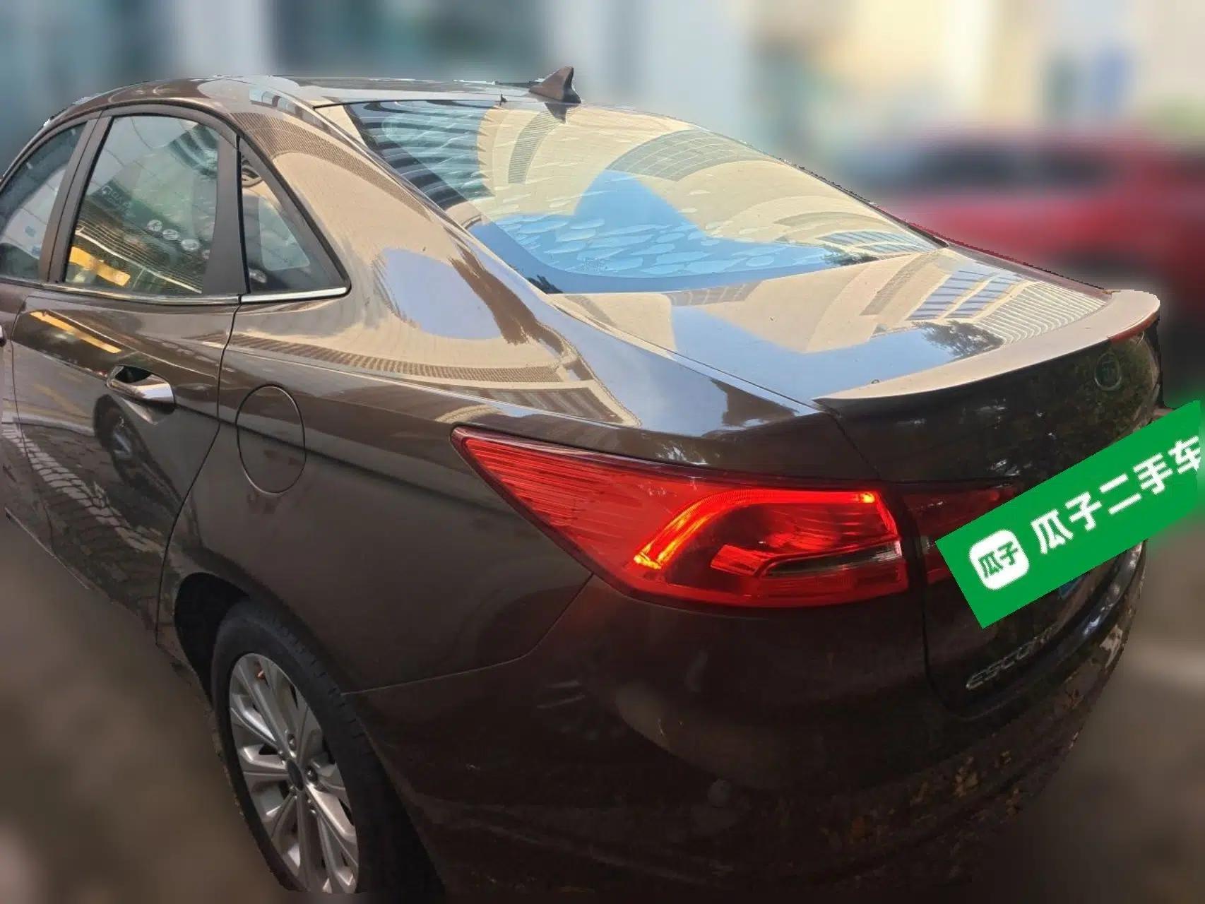 Ford Escort 2015 1.5L Automatic Fashion Model — миниатюра 4
