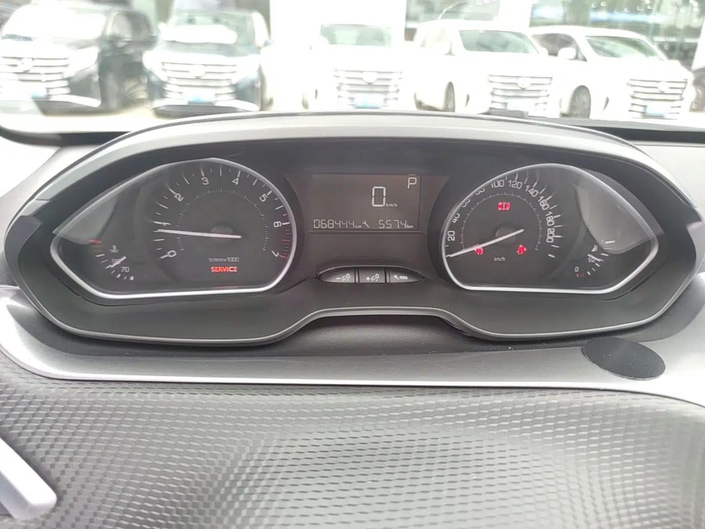 Peugeot 2008 2014 1.6L Automatic Fashion Edition — миниатюра 23
