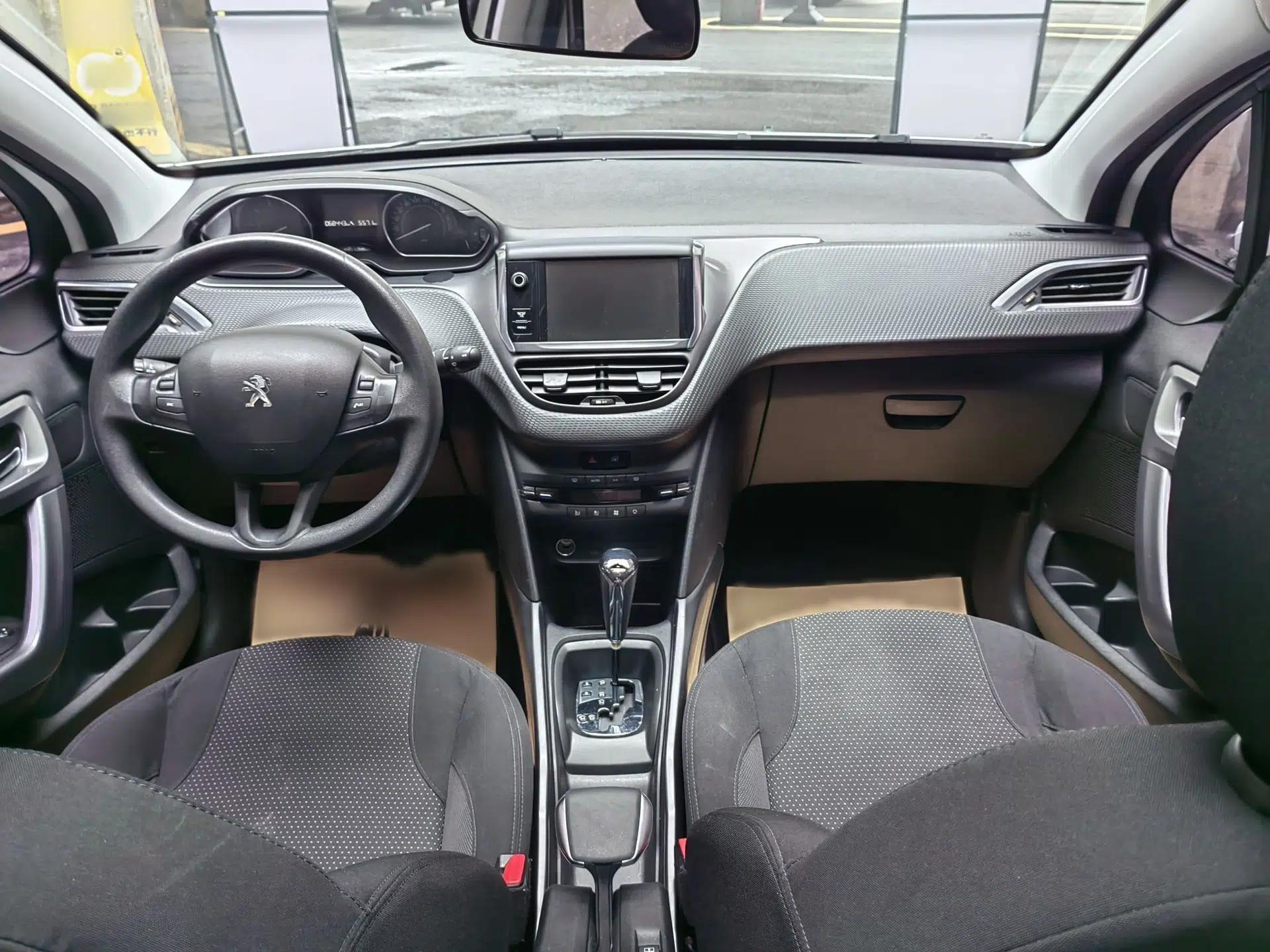 Peugeot 2008 2014 1.6L Automatic Fashion Edition — миниатюра 36