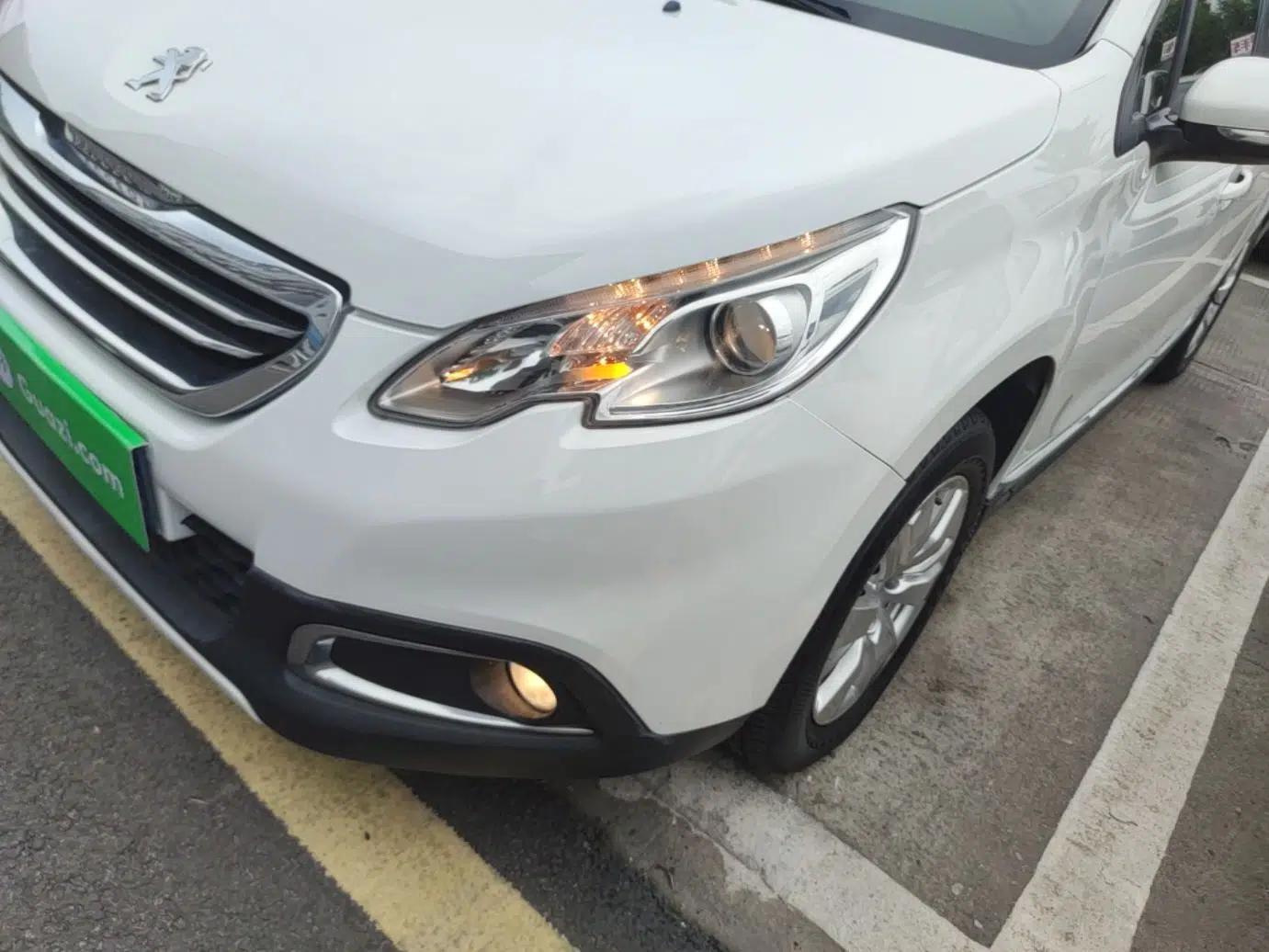 Peugeot 2008 2014 1.6L Automatic Fashion Edition — миниатюра 8
