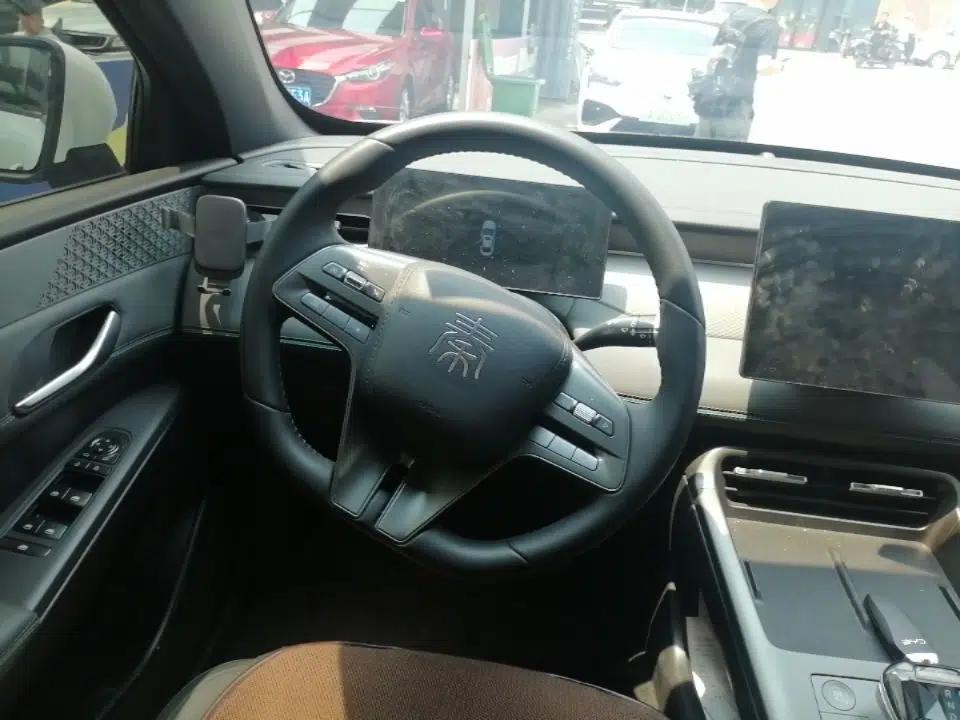 BYD Qin PLUS 2025 DM-i Smart Drive 55KM Leading Model — миниатюра 13