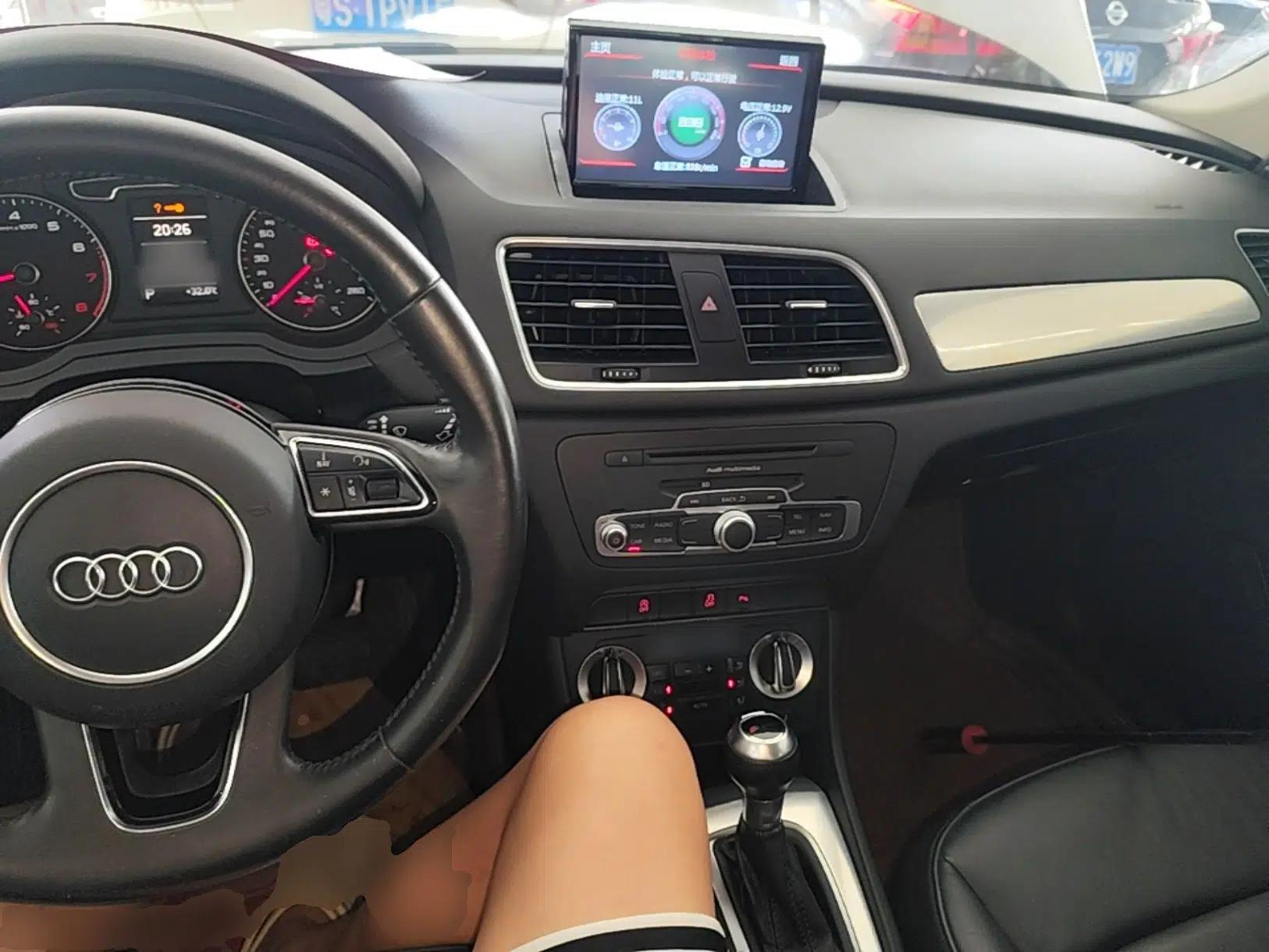 Audi Q3 2015 35 TFSI Millionth Anniversary Comfort Model — миниатюра 12