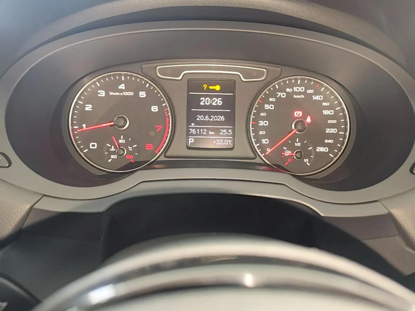 Audi Q3 2015 35 TFSI Millionth Anniversary Comfort Model — миниатюра 14
