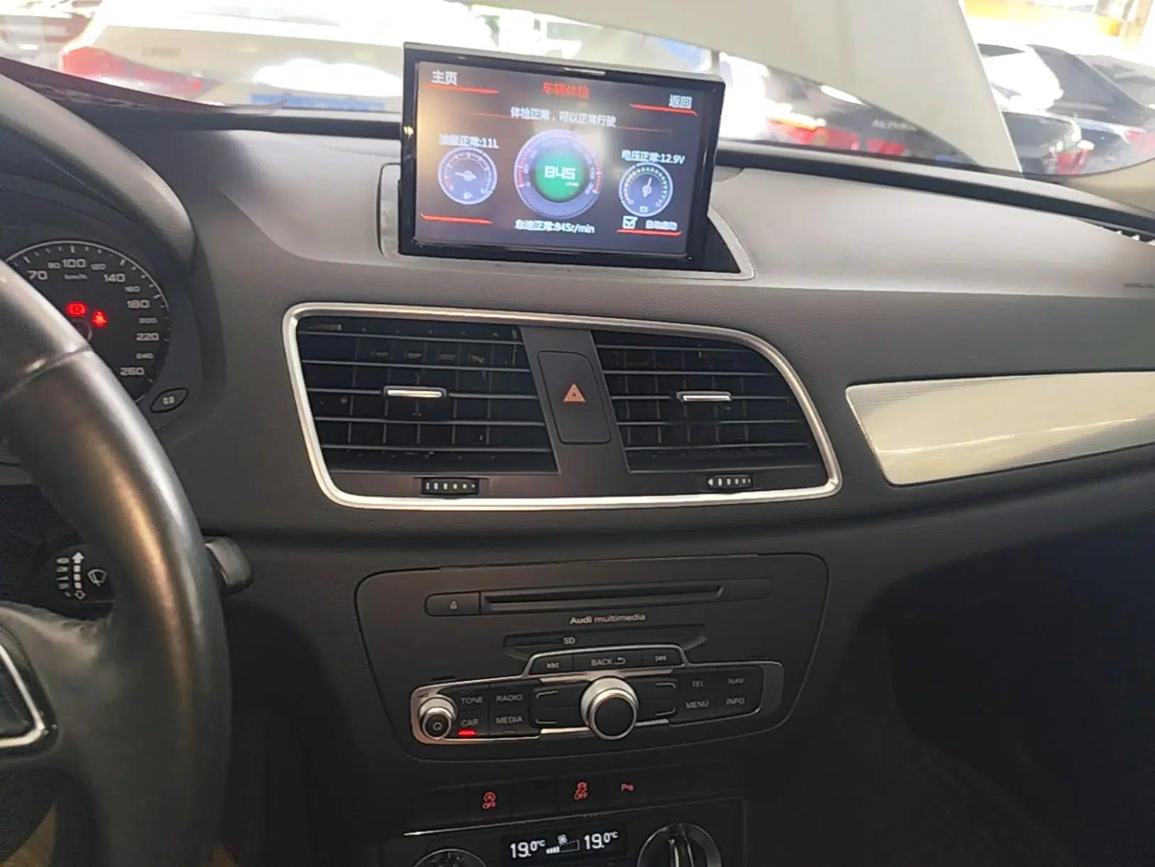 Audi Q3 2015 35 TFSI Millionth Anniversary Comfort Model — миниатюра 15
