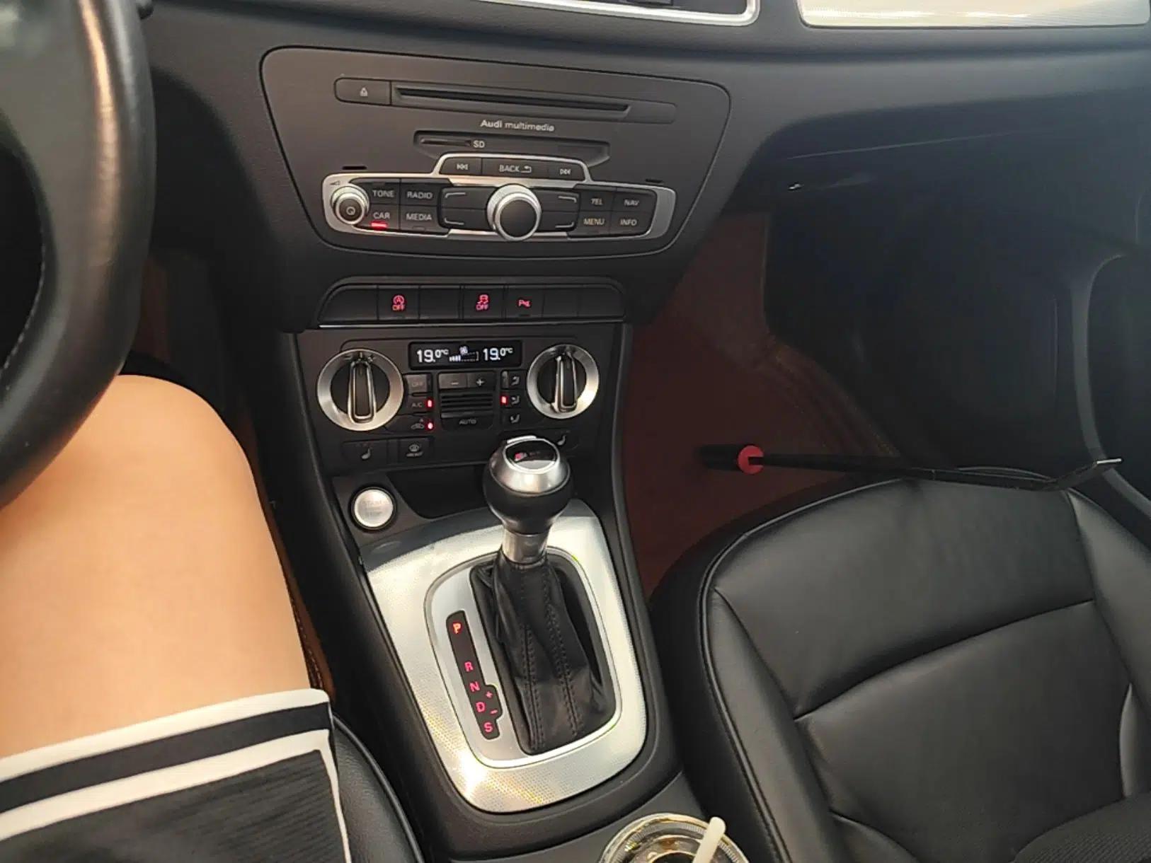 Audi Q3 2015 35 TFSI Millionth Anniversary Comfort Model — миниатюра 16