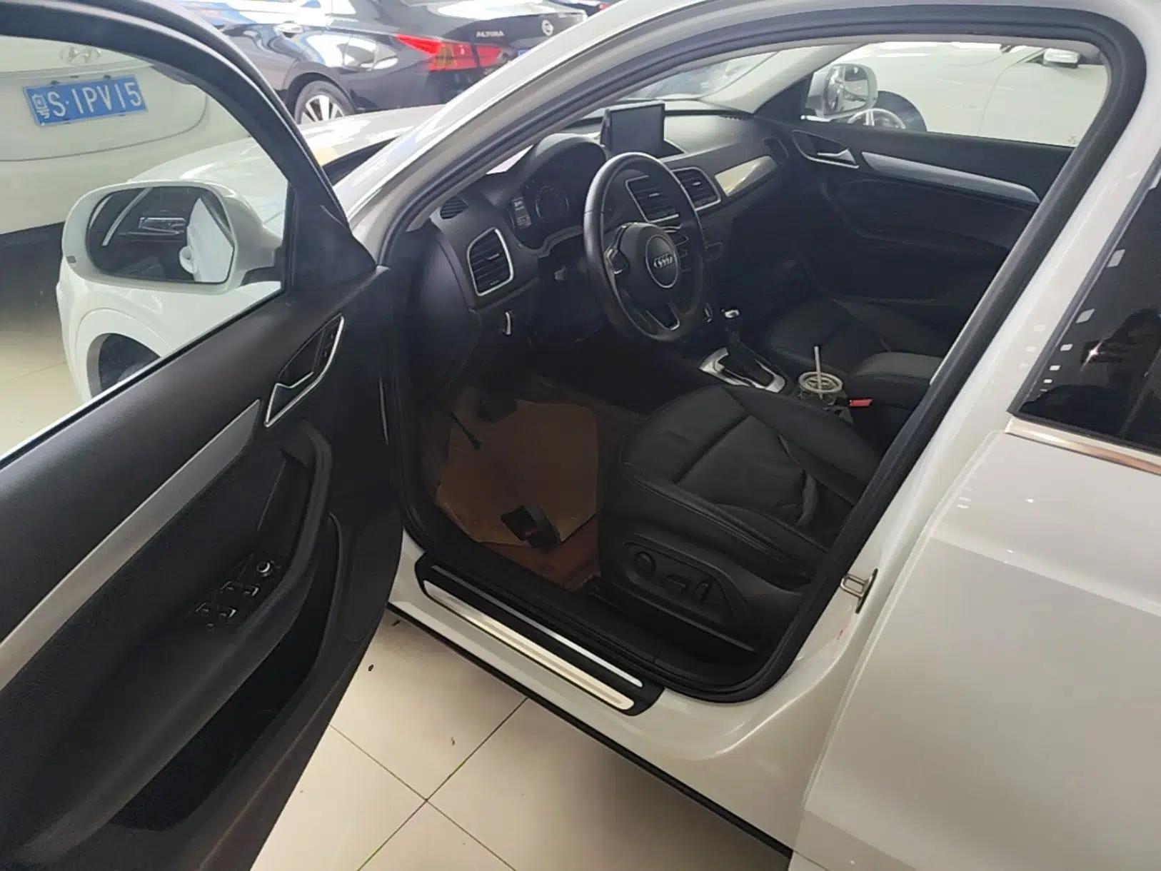 Audi Q3 2015 35 TFSI Millionth Anniversary Comfort Model — миниатюра 18