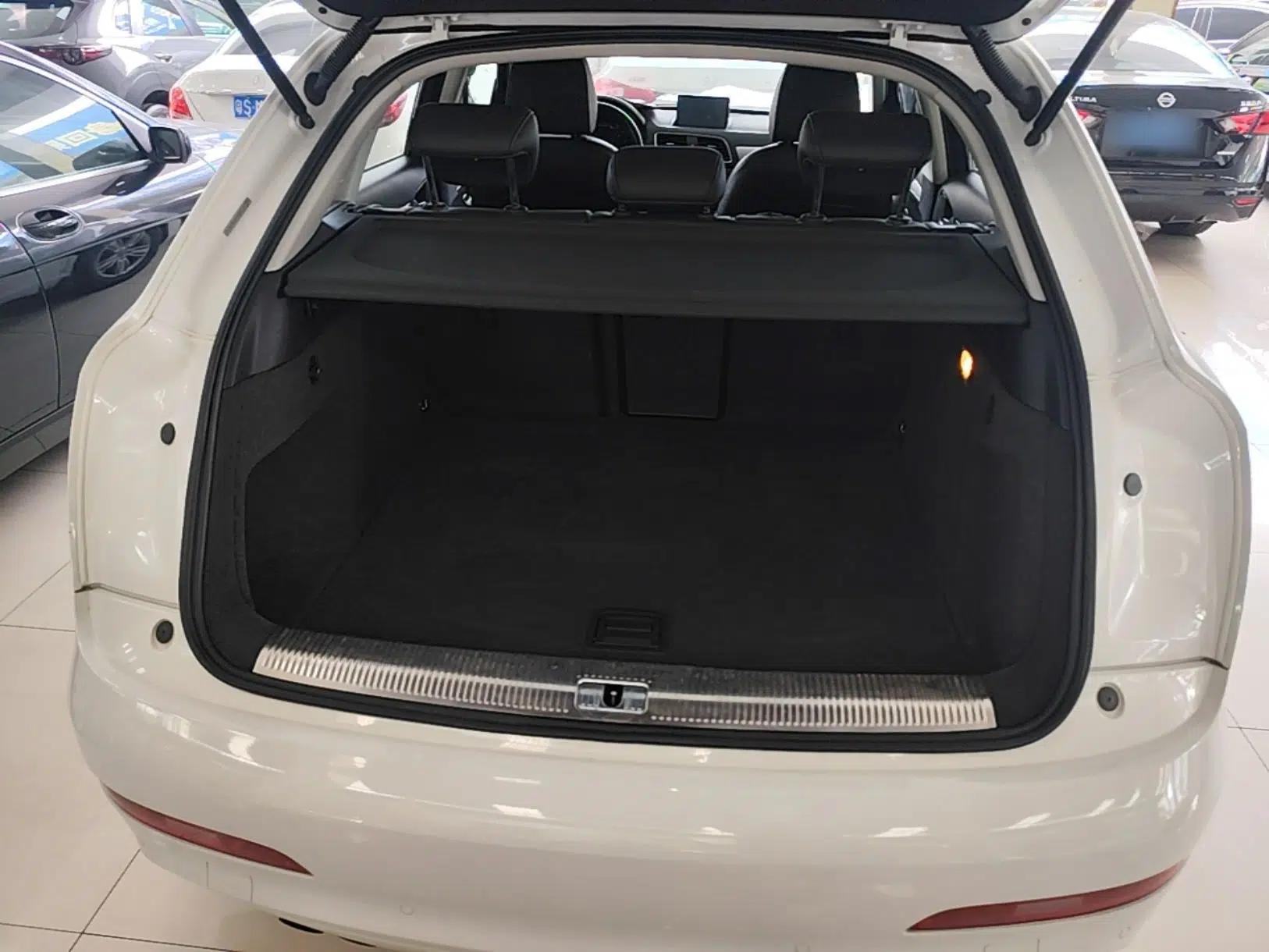 Audi Q3 2015 35 TFSI Millionth Anniversary Comfort Model — миниатюра 22
