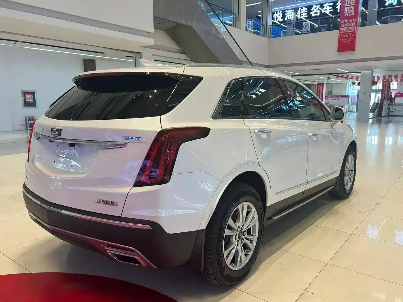 Cadillac XT5 2022 2.0T AWD Luxury — миниатюра 8