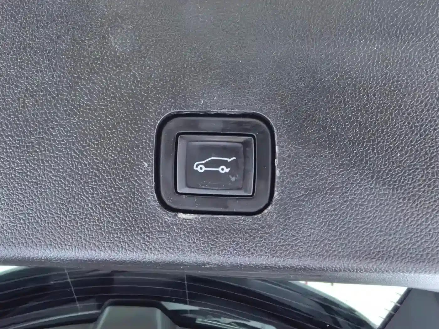 Cadillac XT6 2021 2.0T 7-seater AWD Luxury — миниатюра 27