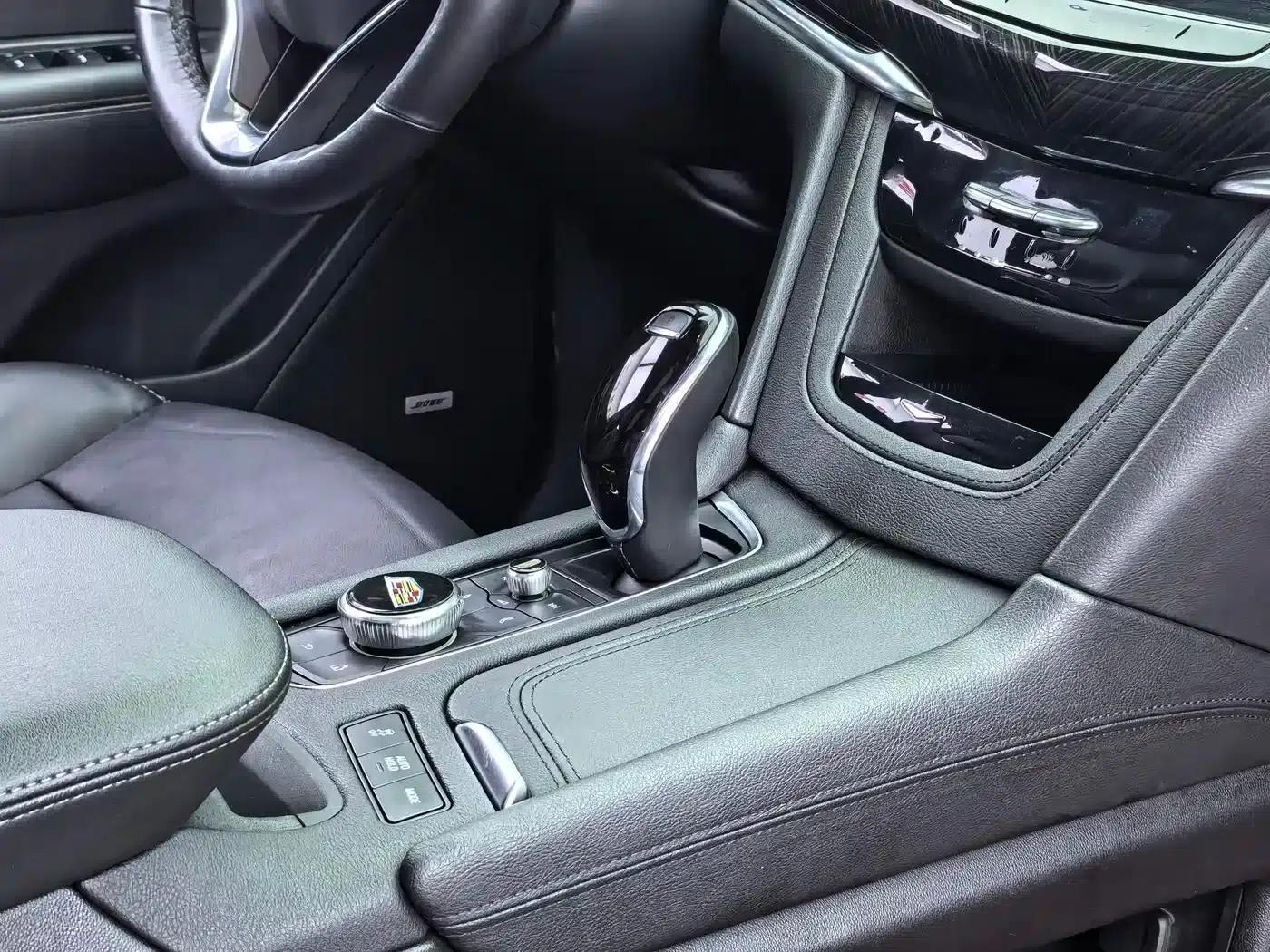 Cadillac XT6 2021 2.0T 7-seater AWD Luxury — миниатюра 6