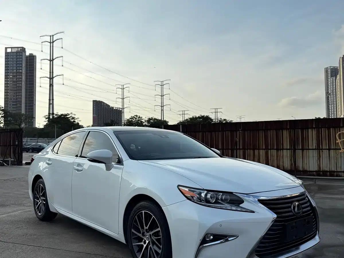 2015 Lexus ES 250 Luxury Edition — миниатюра 3
