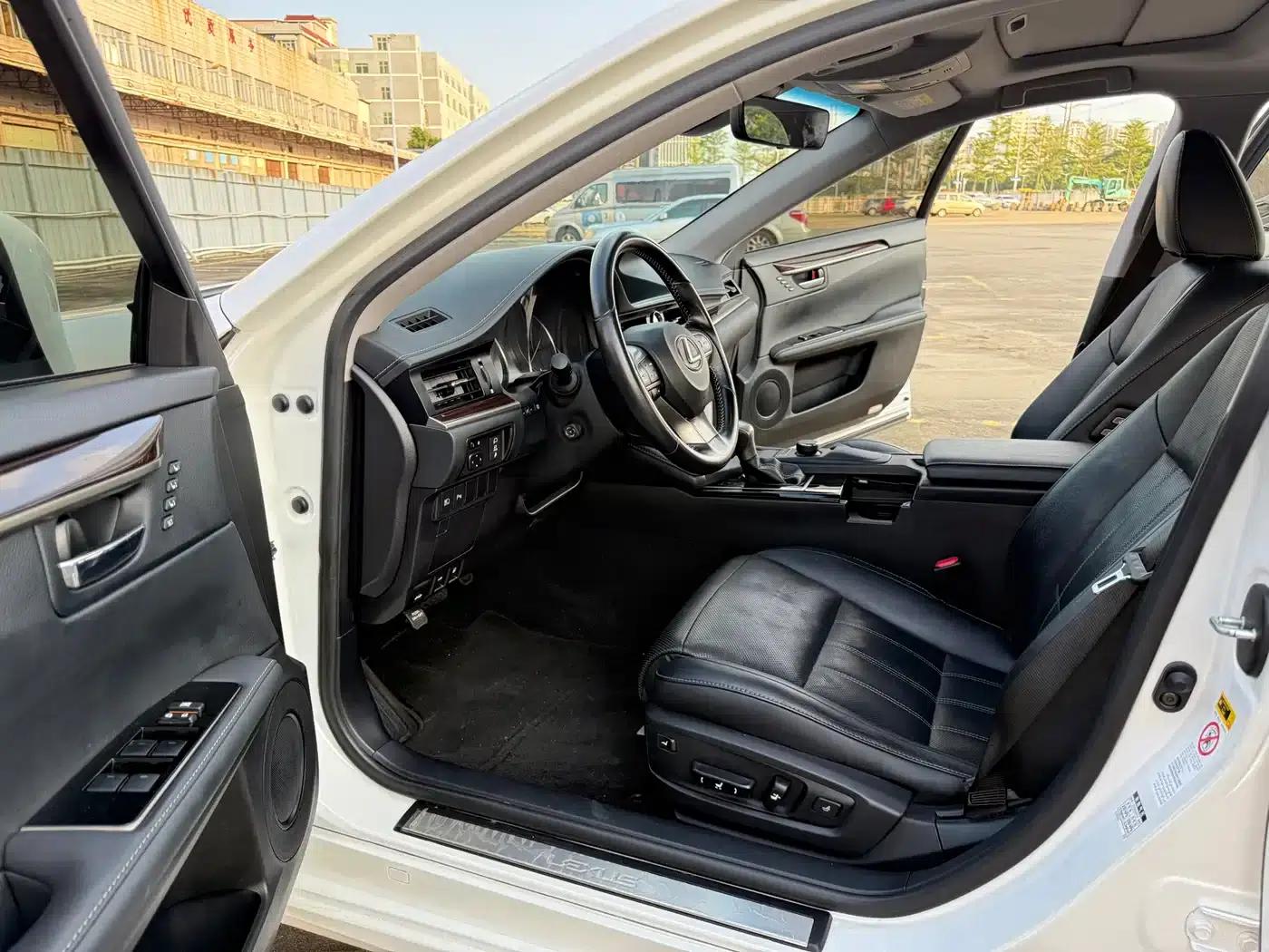 2015 Lexus ES 250 Luxury Edition — миниатюра 4