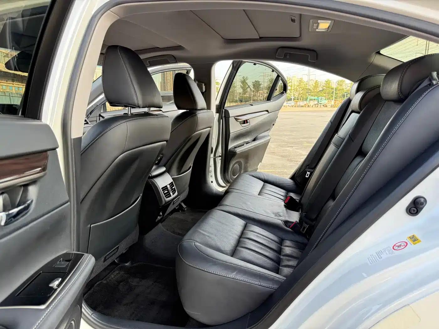 2015 Lexus ES 250 Luxury Edition — миниатюра 5