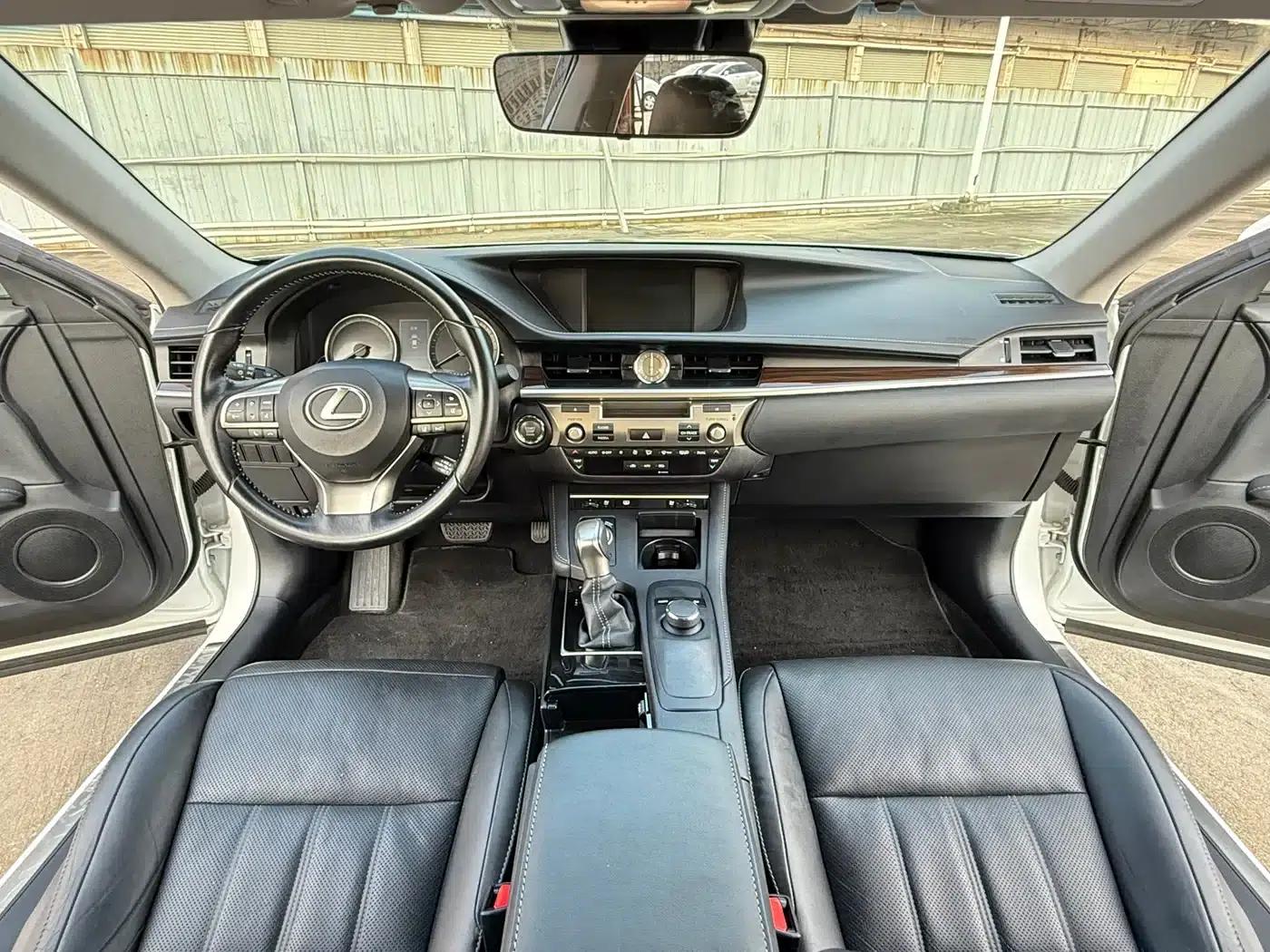 2015 Lexus ES 250 Luxury Edition — миниатюра 6