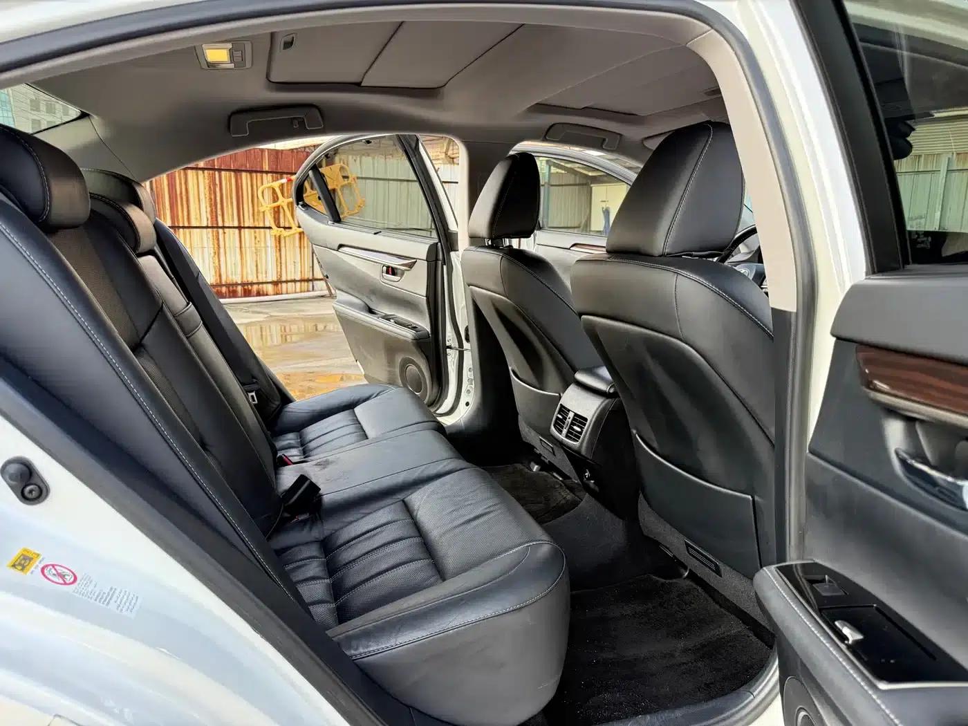 2015 Lexus ES 250 Luxury Edition — миниатюра 8