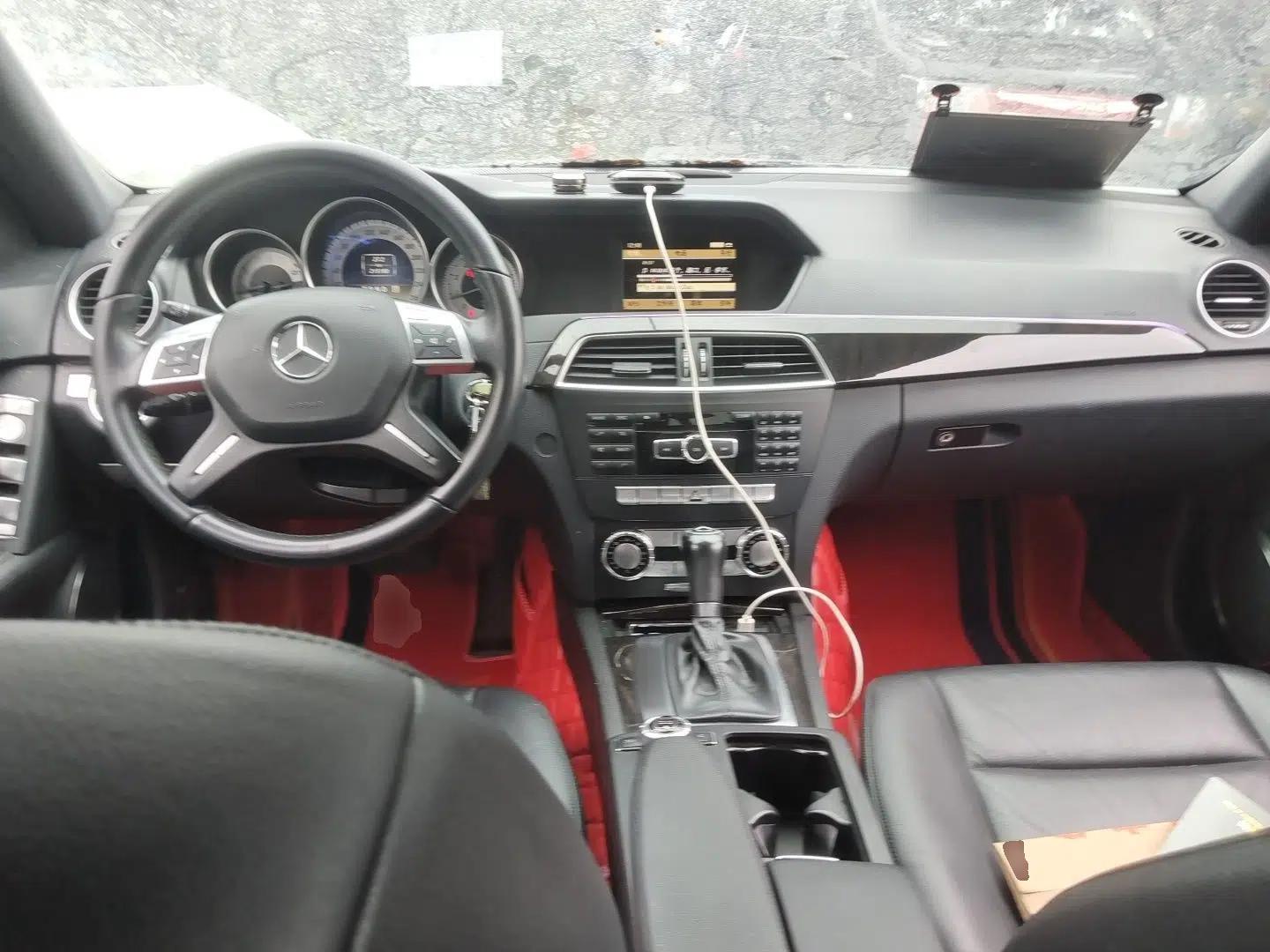 Mercedes-Benz C-Class 2011 C 200 CGI Fashion Model — миниатюра 9