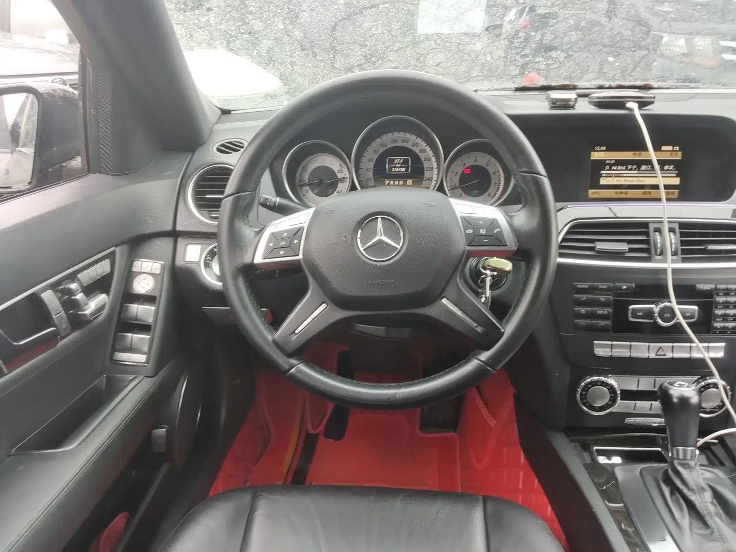 Mercedes-Benz C-Class 2011 C 200 CGI Fashion Model — миниатюра 10