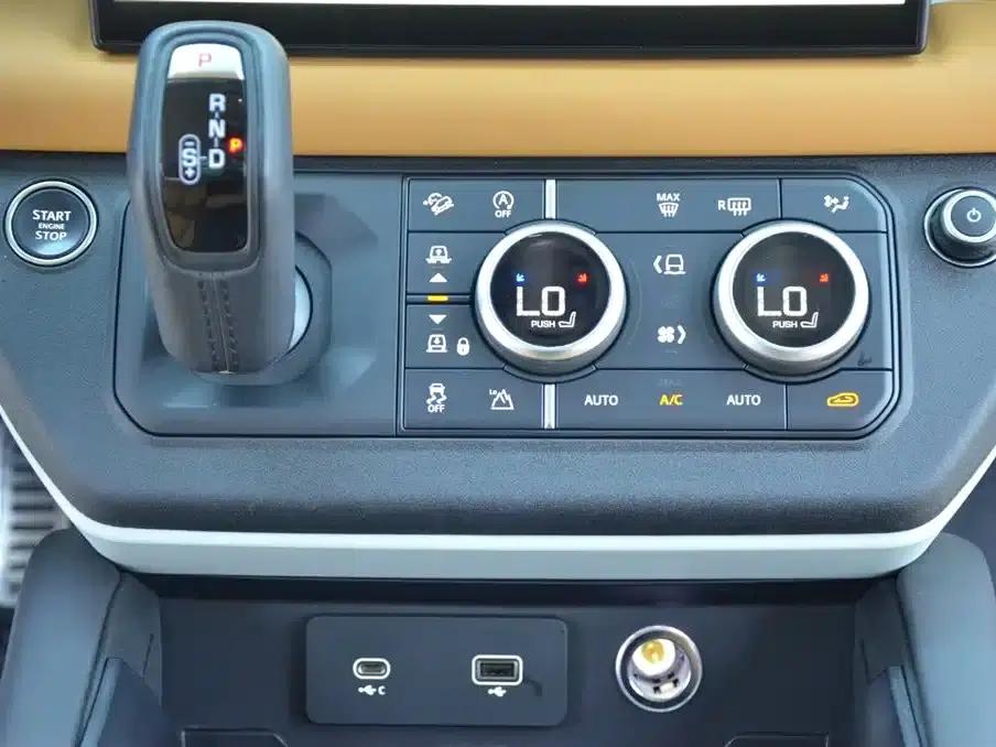 2023 Land Rover Defender Facelift 110 3.0T P400 Dark Edition — миниатюра 8