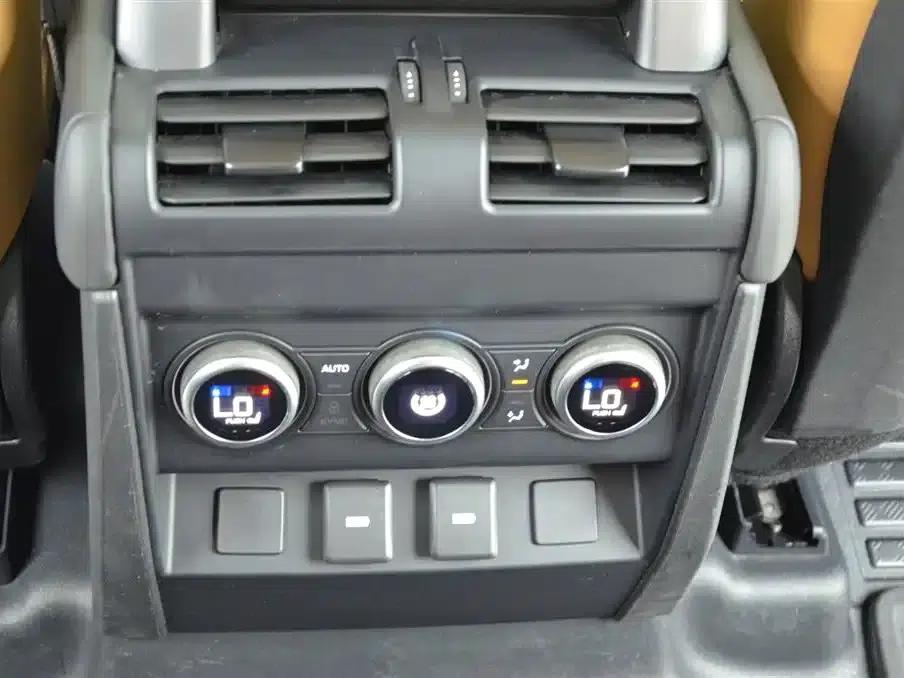 2023 Land Rover Defender Facelift 110 3.0T P400 Dark Edition — миниатюра 10