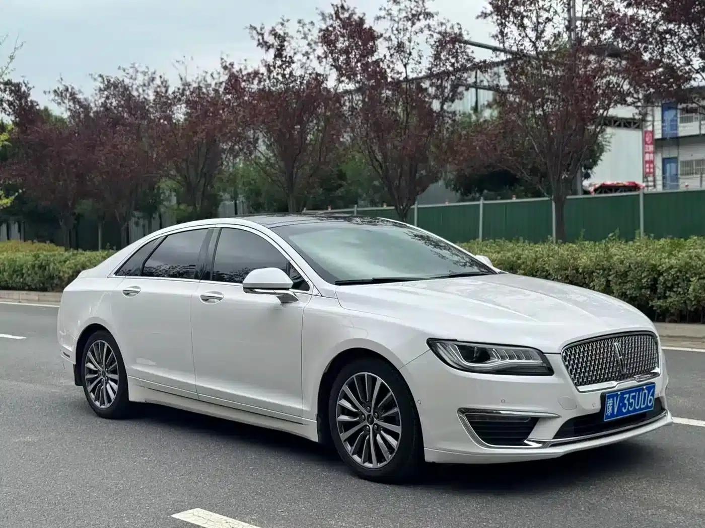 Lincoln MKZ 2018 2.0T Premium Edition — миниатюра 3