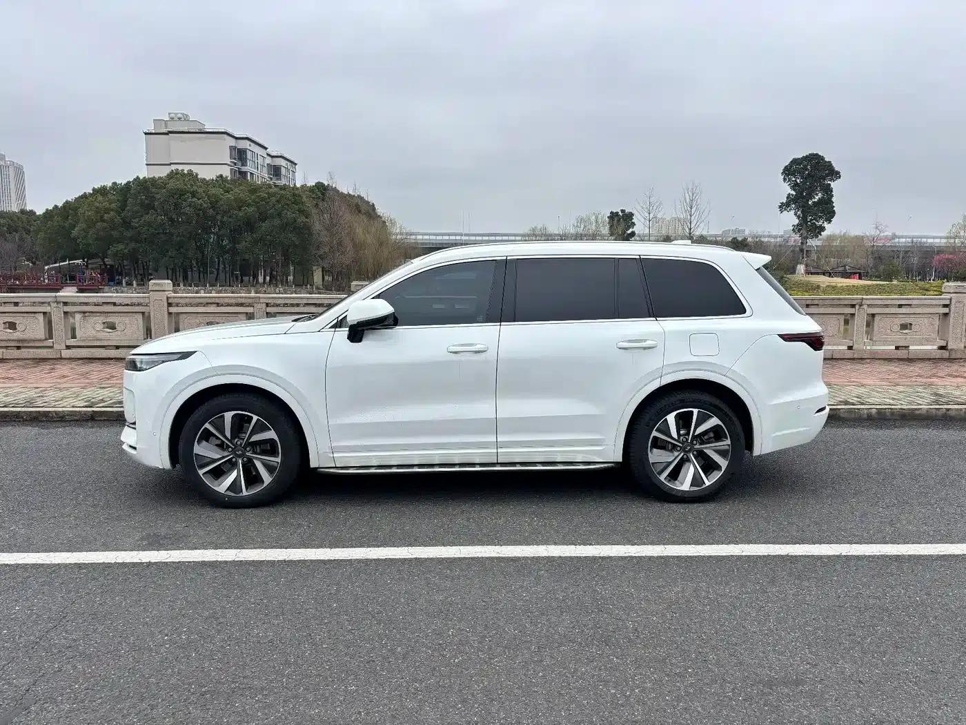 Li Auto ONE 2020 Extended Range 6-Seater — миниатюра 3