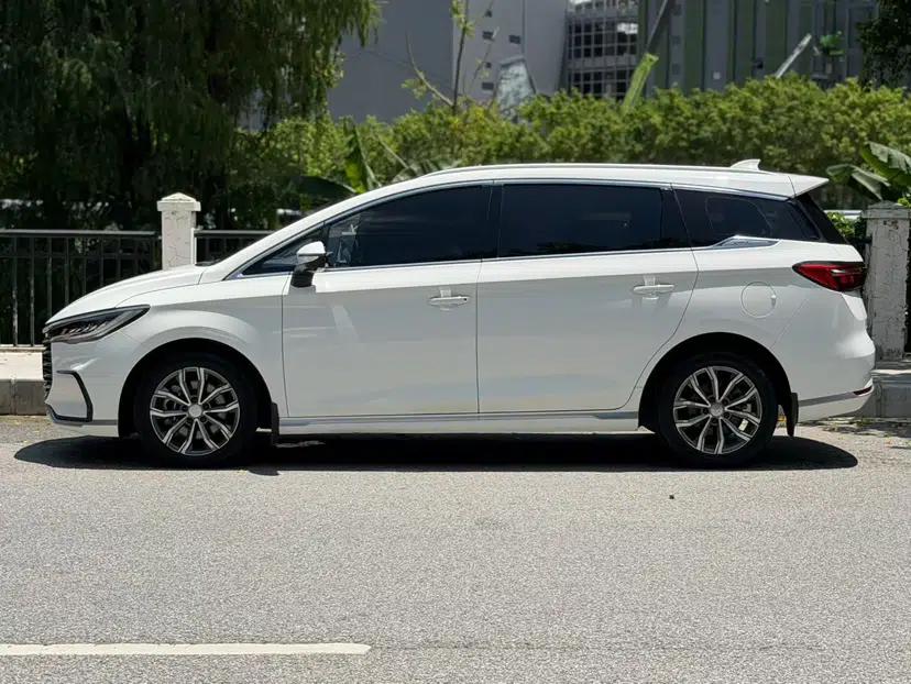 BYD Song MAX 2021 Upgraded Model 1.5T Automatic Prestige 7-Seater — миниатюра 19