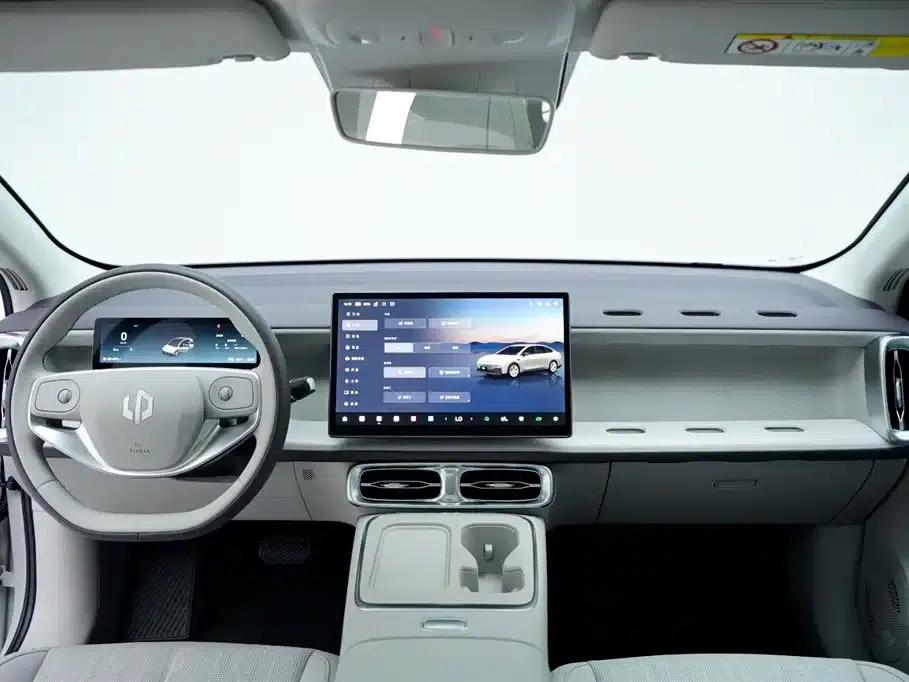 Leapmotor B01 2025 550 Enjoy Edition — миниатюра 3