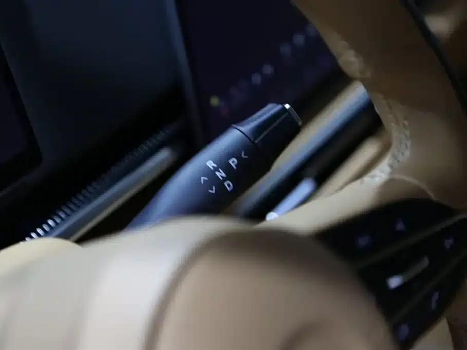 Voyah Dreamer 2025 PHEV 4WD Premium Kunpeng Edition — миниатюра 6