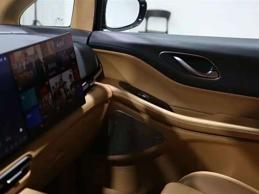 Voyah Dreamer 2025 PHEV 4WD Premium Kunpeng Edition — миниатюра 9