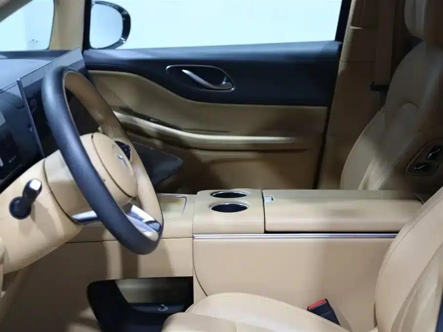 Voyah Dreamer 2025 PHEV 4WD Premium Kunpeng Edition — миниатюра 10