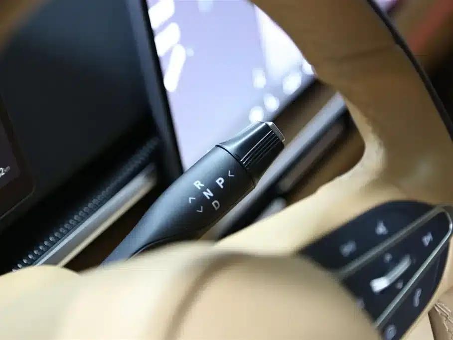 Voyah Dreamer 2025 PHEV 4WD Premium Qiankun Edition — миниатюра 8