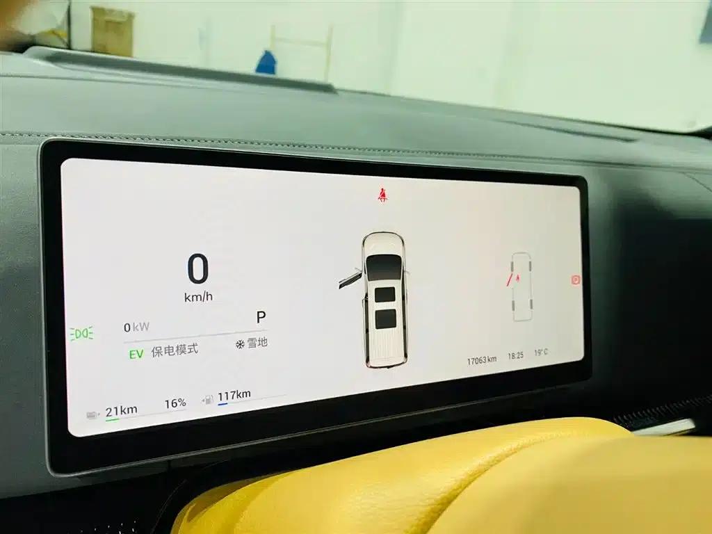 Voyah Dreamer 2025 PHEV AWD Flagship Kunpeng Edition — миниатюра 6