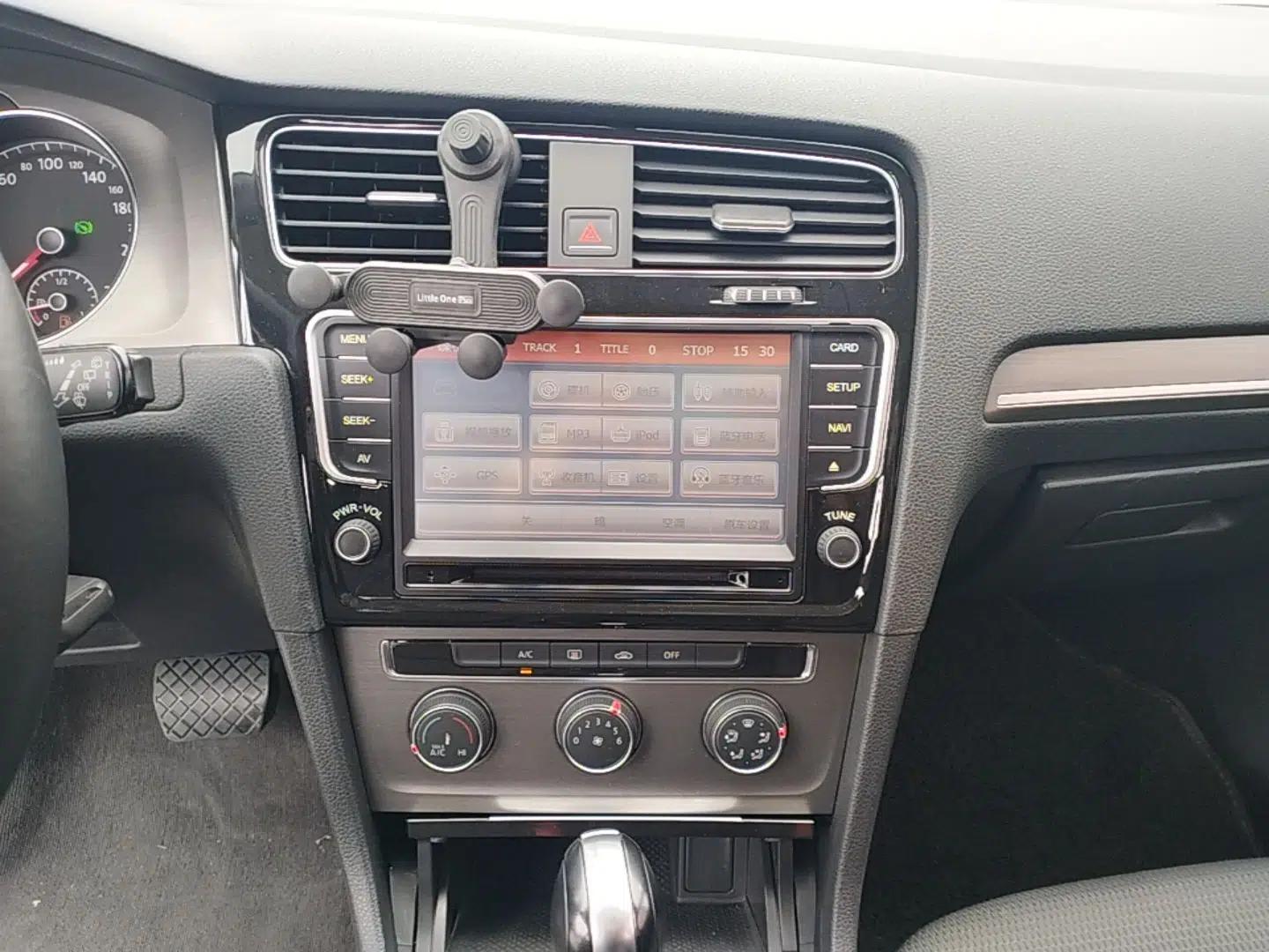 Volkswagen Golf 2015 1.6L Automatic Comfort Model — миниатюра 15