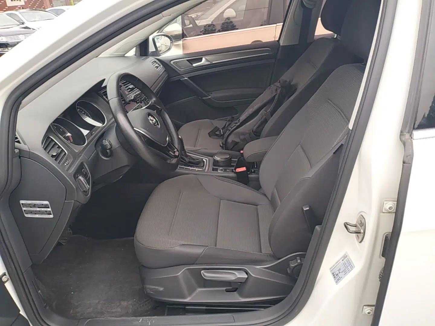 Volkswagen Golf 2015 1.6L Automatic Comfort Model — миниатюра 17