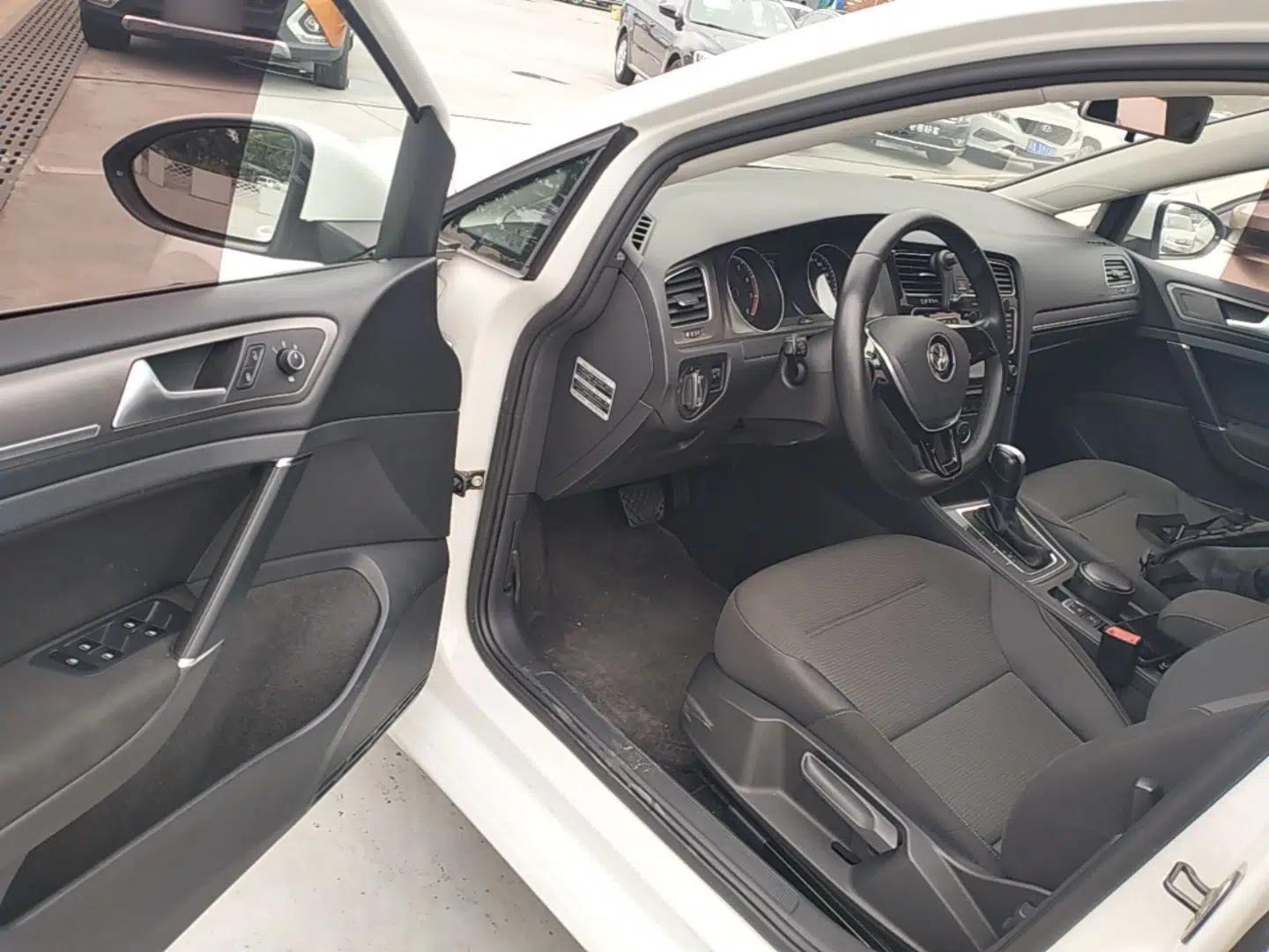 Volkswagen Golf 2015 1.6L Automatic Comfort Model — миниатюра 18