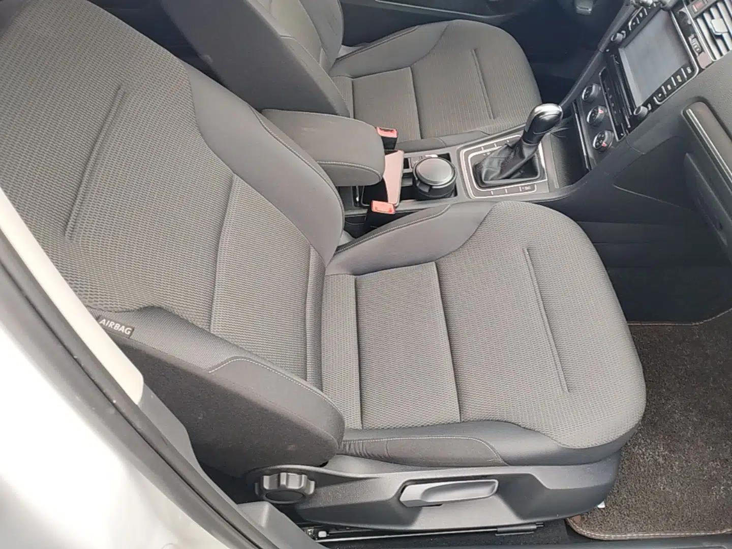 Volkswagen Golf 2015 1.6L Automatic Comfort Model — миниатюра 19