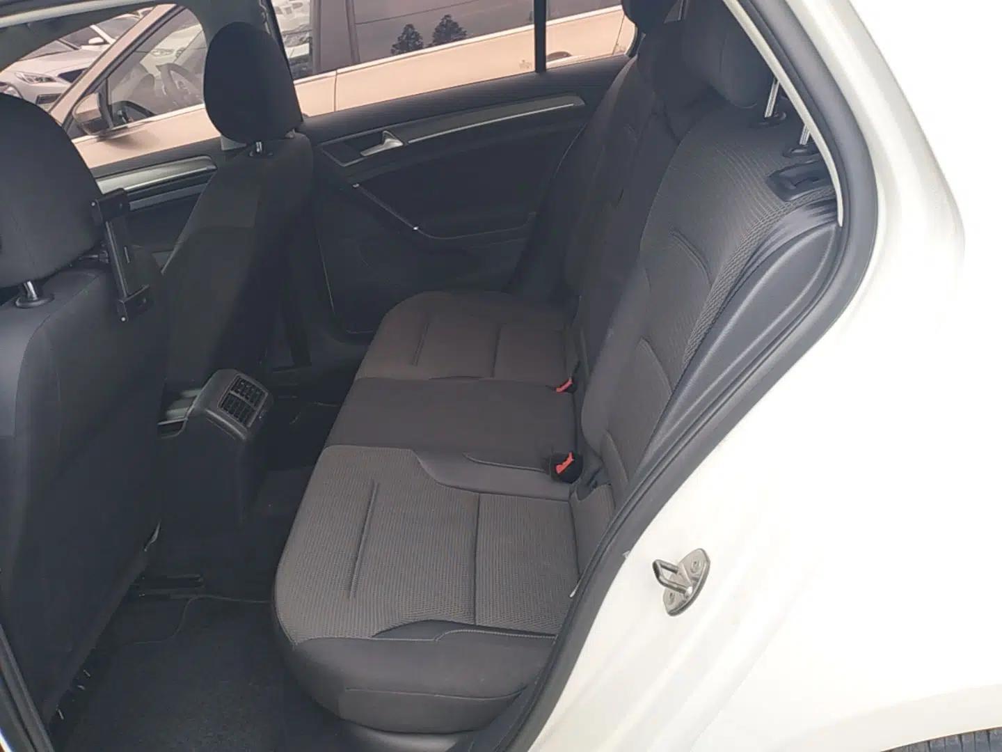 Volkswagen Golf 2015 1.6L Automatic Comfort Model — миниатюра 20